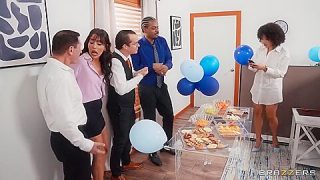 Anessa Sky – Finger-deep In Ass At The Office